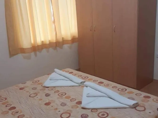 Bravo 1 Morenia アパート サニービーチ